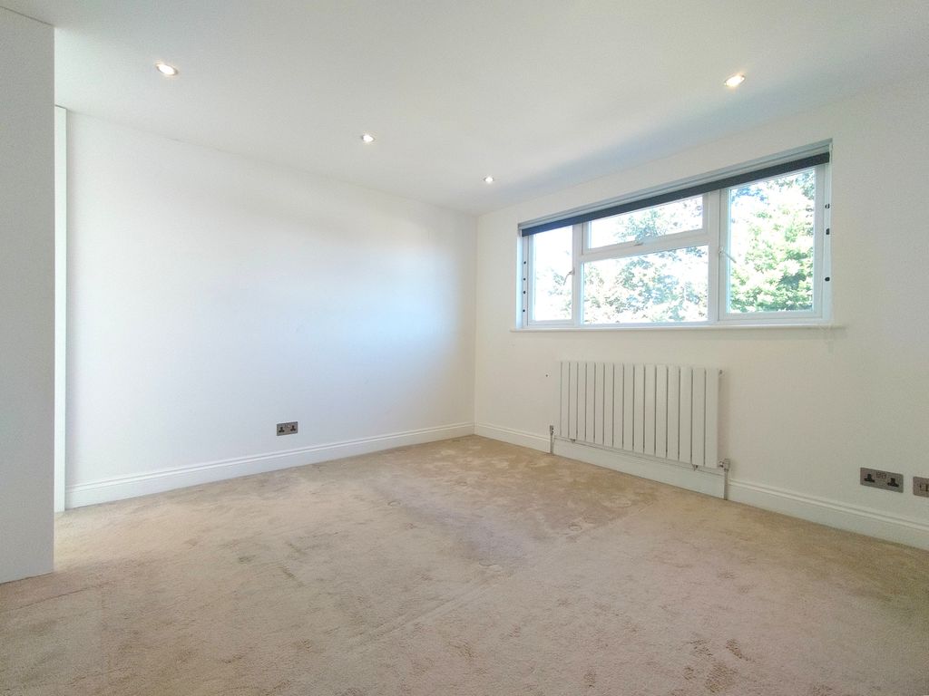 Photo 24- click for photo gallery